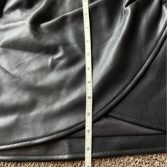 NWT Avec Les Filles Faux Leather Side Wrap Mini Skirt - Picture 11 of 12